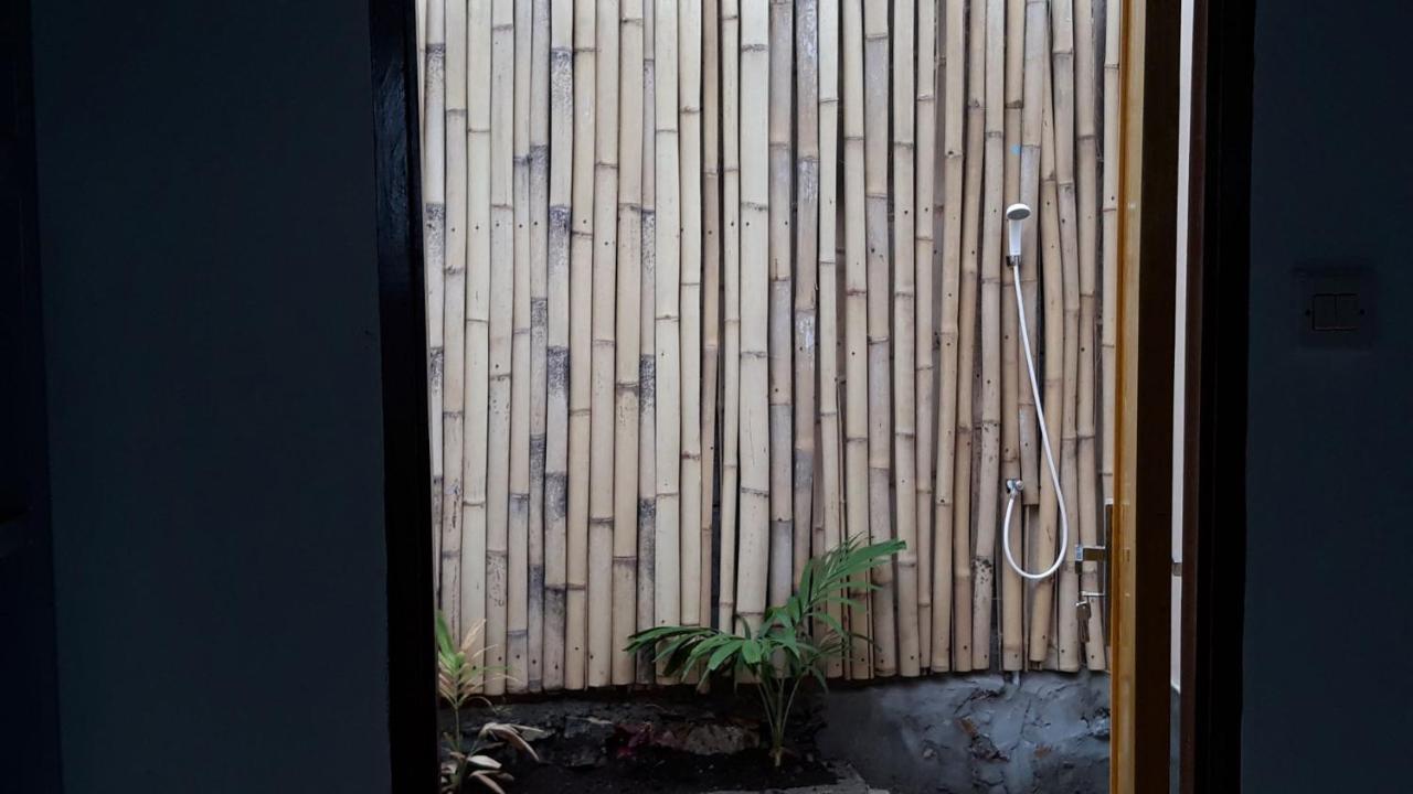 Bujang Lapuk Hostel Sekotong Exterior foto